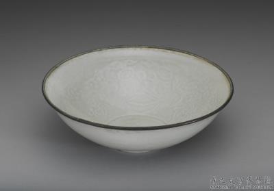 图片[2]-Bowl with impressed antique and flower decoration in bluish-white glaze, Song dynasty (960-1279)-China Archive